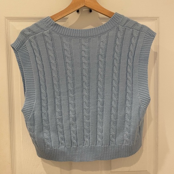 SHEIN Light Blue Cable Knit Cropped Sweater Vest - Picture 3 of 4
